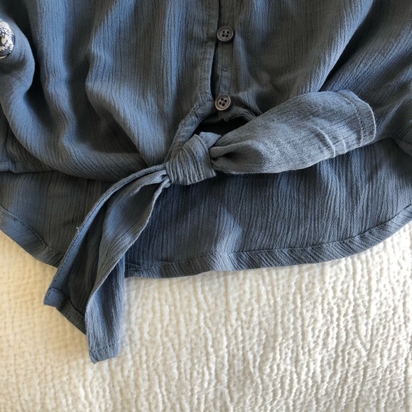 Eyelet sleeve top - Picture 4 of 6